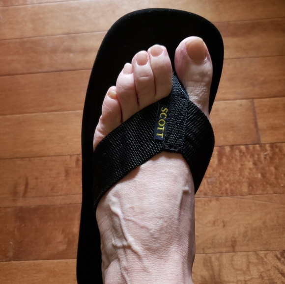 Scott Wahine from Hawaii, New Flipflops.Ladies sz 8. All black easy to rinse off - Picture 2 of 9